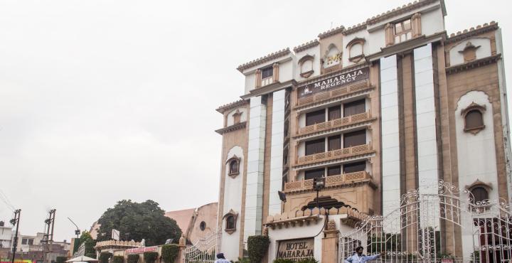 โฮเต็ล มหาราช รีเจนซี่ Hotel ลูดิฮานา ภายนอก รูปภาพ