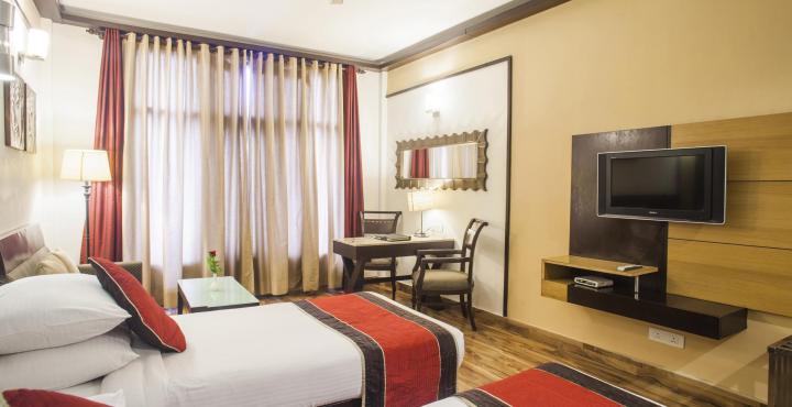 โฮเต็ล มหาราช รีเจนซี่ Hotel ลูดิฮานา ภายนอก รูปภาพ